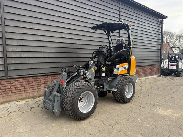 Grote foto giant g1500l x tra minishovel l extra hefvermogen agrarisch shovels