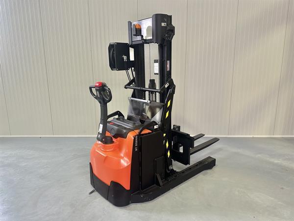 Grote foto swe 120 xr demo reach mast tilting forks s.s. doe het zelf en verbouw hefwerktuigen