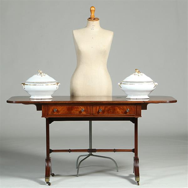 Grote foto mahonie met bloemmahonie sidetable of smalle schrijftafel met 2 laden en op en neerklapbare oren n antiek en kunst stoelen en banken