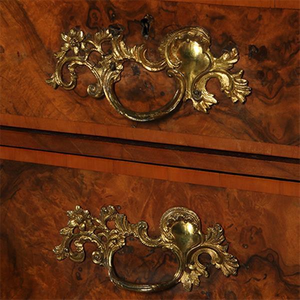 Grote foto dubbelgebogen porcelein kabinet in notenwortel met citroenhout beschilderd interieur ca 1750 no.36 antiek en kunst overige in antiek gebruiksvoorwerpen