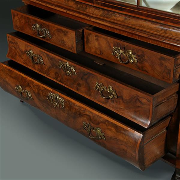 Grote foto dubbelgebogen porcelein kabinet in notenwortel met citroenhout beschilderd interieur ca 1750 no.36 antiek en kunst overige in antiek gebruiksvoorwerpen