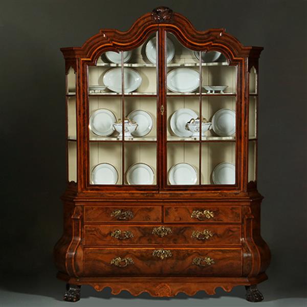 Grote foto dubbelgebogen porcelein kabinet in notenwortel met citroenhout beschilderd interieur ca 1750 no.36 antiek en kunst overige in antiek gebruiksvoorwerpen