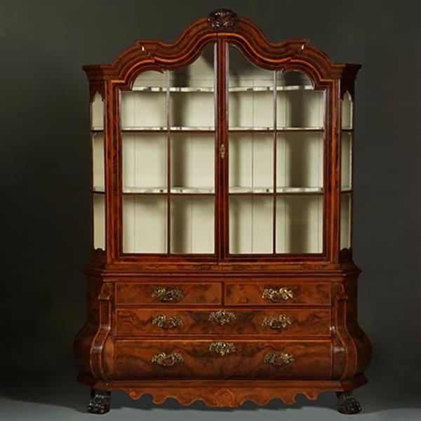 Grote foto dubbelgebogen porcelein kabinet in notenwortel met citroenhout beschilderd interieur ca 1750 no.36 antiek en kunst stoelen en banken