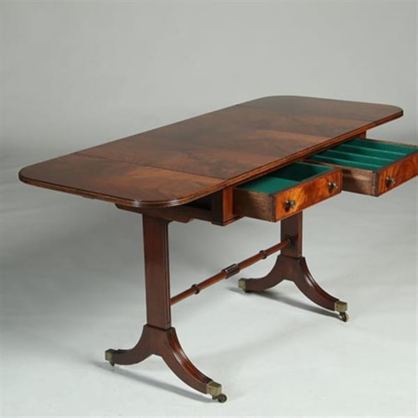 Grote foto mahonie met bloemmahonie sidetable of smalle schrijftafel met 2 laden en op en neerklapbare oren n antiek en kunst stoelen en banken