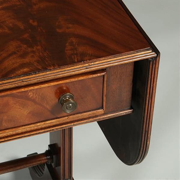 Grote foto mahonie met bloemmahonie sidetable of smalle schrijftafel met 2 laden en op en neerklapbare oren n antiek en kunst stoelen en banken