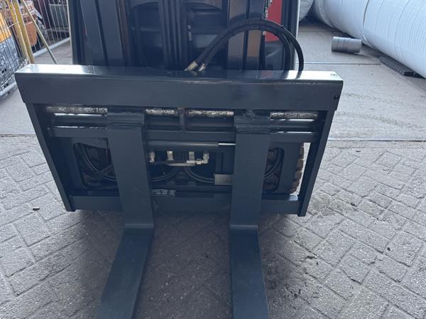 Grote foto vs 22556 lpg triplex heftruck linde h18t agrarisch heftrucks