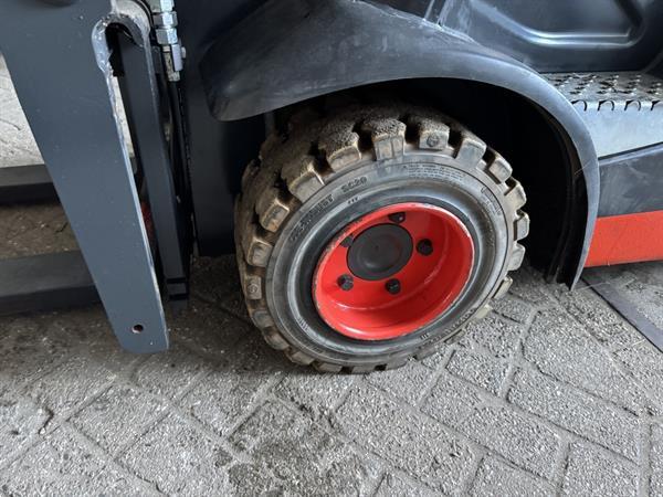 Grote foto vs 22556 lpg triplex heftruck linde h18t agrarisch heftrucks