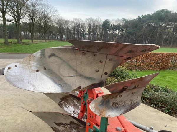 Grote foto kverneland ld85 ploeg 4 schaar agrarisch ploegen