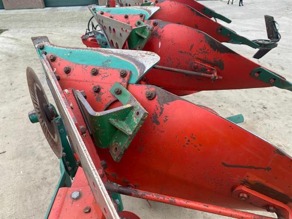 Grote foto kverneland ld85 ploeg 4 schaar agrarisch ploegen