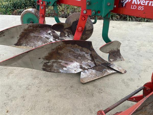 Grote foto kverneland ld85 ploeg 4 schaar agrarisch ploegen