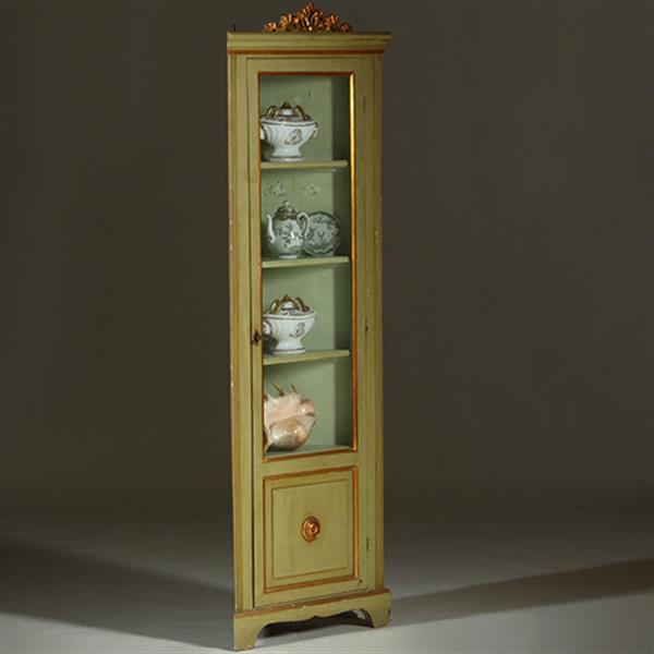 Grote foto smalle hoge louis seize hoekkast in salie en residagroen ca 1800 no.361805 antiek en kunst stoelen en banken