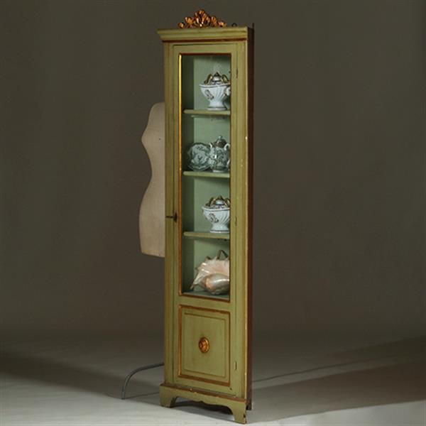 Grote foto smalle hoge louis seize hoekkast in salie en residagroen ca 1800 no.361805 antiek en kunst stoelen en banken