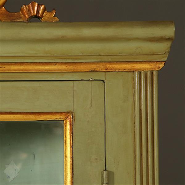 Grote foto smalle hoge louis seize hoekkast in salie en residagroen ca 1800 no.361805 antiek en kunst stoelen en banken