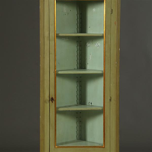 Grote foto smalle hoge louis seize hoekkast in salie en residagroen ca 1800 no.361805 antiek en kunst stoelen en banken