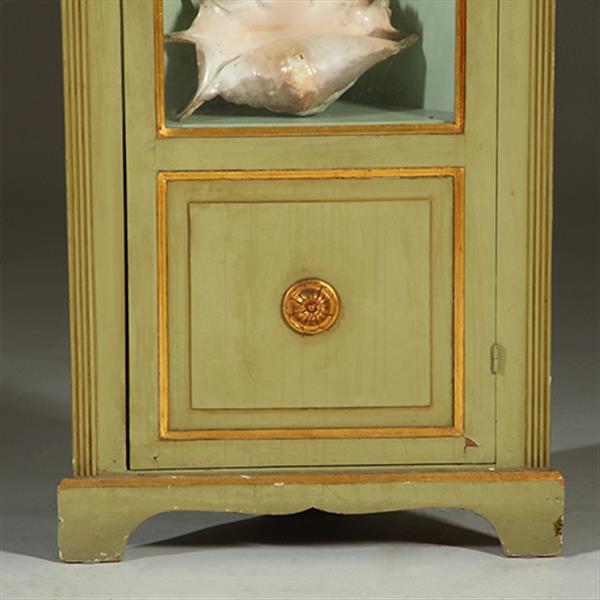 Grote foto smalle hoge louis seize hoekkast in salie en residagroen ca 1800 no.361805 antiek en kunst stoelen en banken