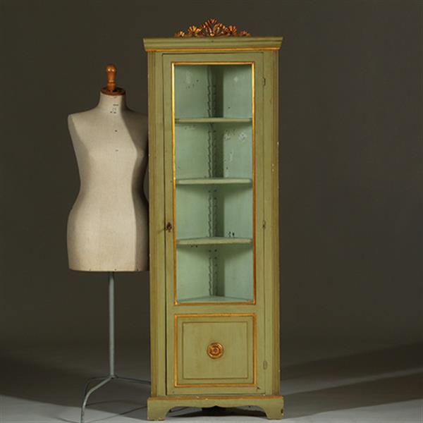 Grote foto smalle hoge louis seize hoekkast in salie en residagroen ca 1800 no.361805 antiek en kunst stoelen en banken