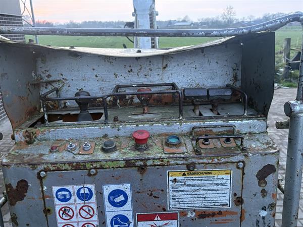 Grote foto hoogwerker rupshoogwerker hitachi hx99b doe het zelf en verbouw hoogwerkers