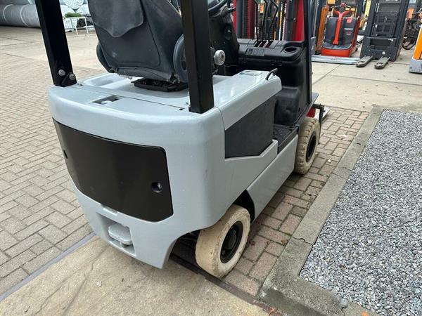 Grote foto vs 22604 elektrische triplex heftruck nissan agrarisch heftrucks