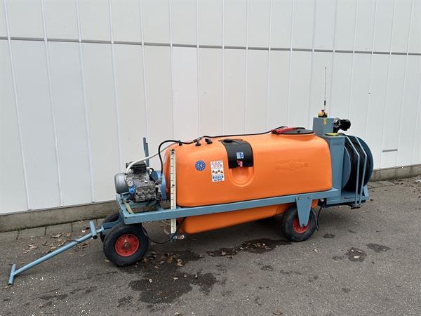 Grote foto empas georgia 37 55 1000e spuitwagen met elektrische haspel agrarisch onkruidbestrijding