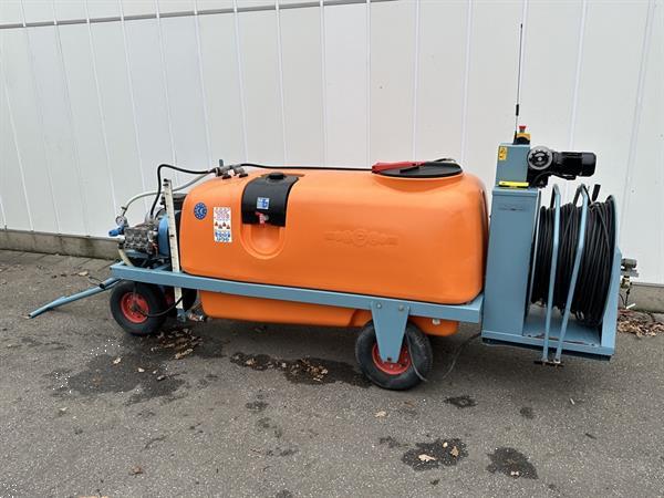 Grote foto empas georgia 37 55 1000e spuitwagen met elektrische haspel agrarisch onkruidbestrijding