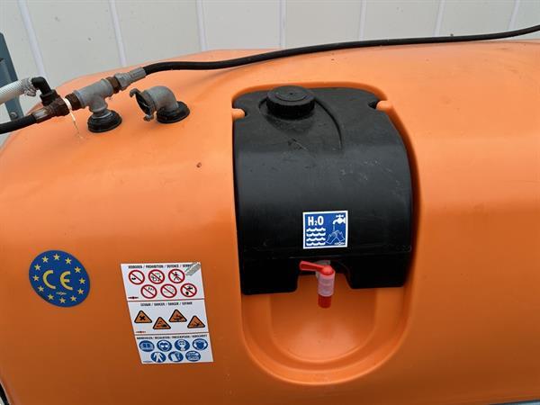 Grote foto empas georgia 37 55 1000e spuitwagen met elektrische haspel agrarisch onkruidbestrijding