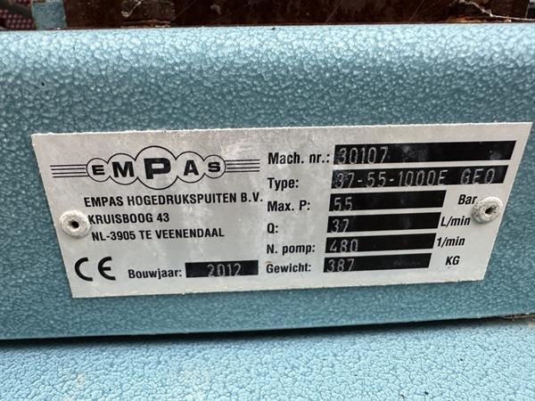Grote foto empas georgia 37 55 1000e spuitwagen met elektrische haspel agrarisch onkruidbestrijding