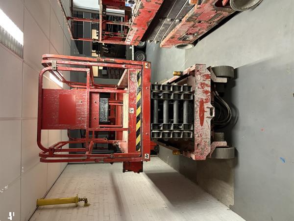 Grote foto schaarlift hoogwerker doe het zelf en verbouw hoogwerkers