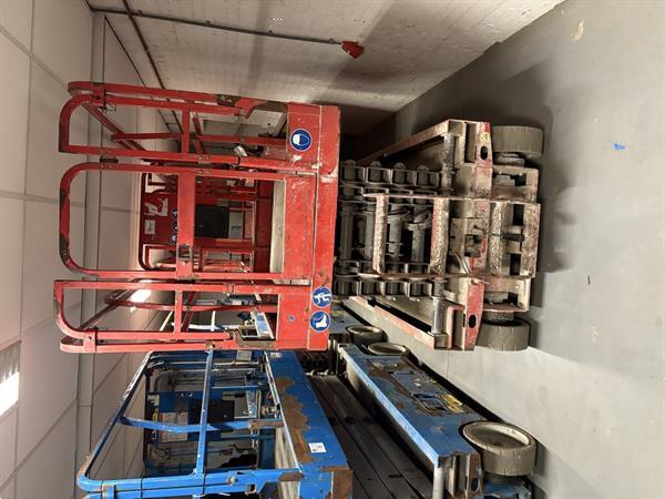 Grote foto schaarlift hoogwerker doe het zelf en verbouw hoogwerkers