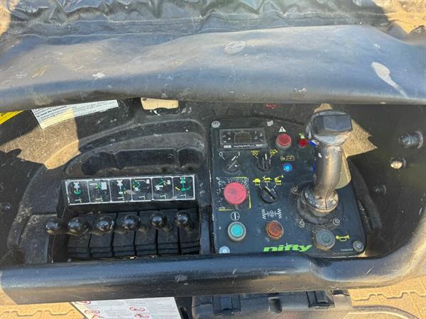 Grote foto niftylift ruw terrein hoogwerker hybride doe het zelf en verbouw hoogwerkers