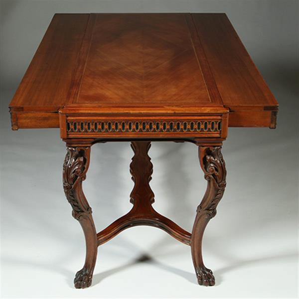 Grote foto amerikaanse bibliotheektafel met onzichtbaar vergrotingsmechaniek ook als eetkamertafel te gebruiken antiek en kunst stoelen en banken