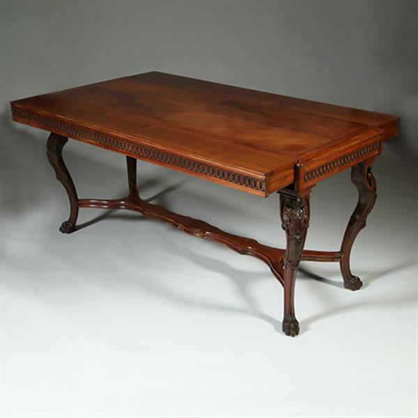 Grote foto amerikaanse bibliotheektafel met onzichtbaar vergrotingsmechaniek ook als eetkamertafel te gebruiken antiek en kunst stoelen en banken