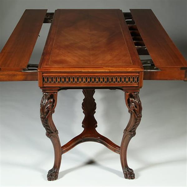 Grote foto amerikaanse bibliotheektafel met onzichtbaar vergrotingsmechaniek ook als eetkamertafel te gebruiken antiek en kunst stoelen en banken