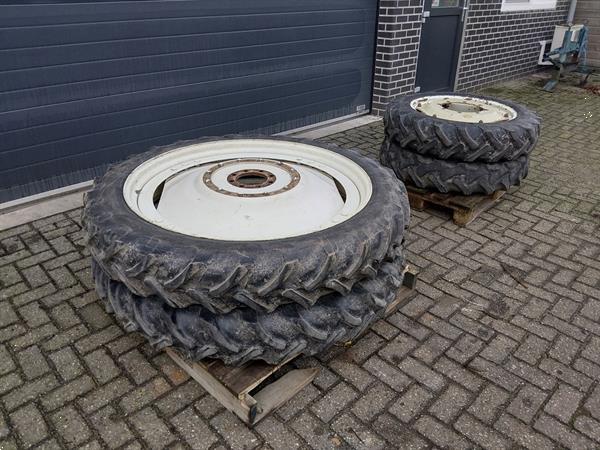 Grote foto cultuurwielen 230 95 r28 230 95 r44 fiat new holland tl t5000 agrarisch wielen