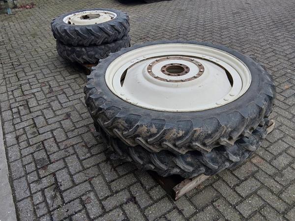 Grote foto cultuurwielen 230 95 r28 230 95 r44 fiat new holland tl t5000 agrarisch wielen