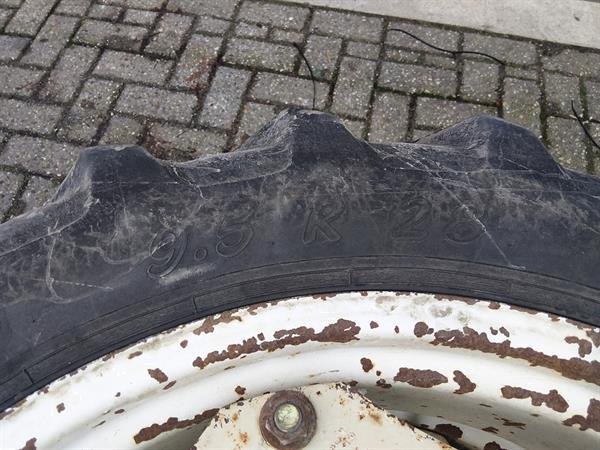 Grote foto cultuurwielen 230 95 r28 230 95 r44 fiat new holland tl t5000 agrarisch wielen