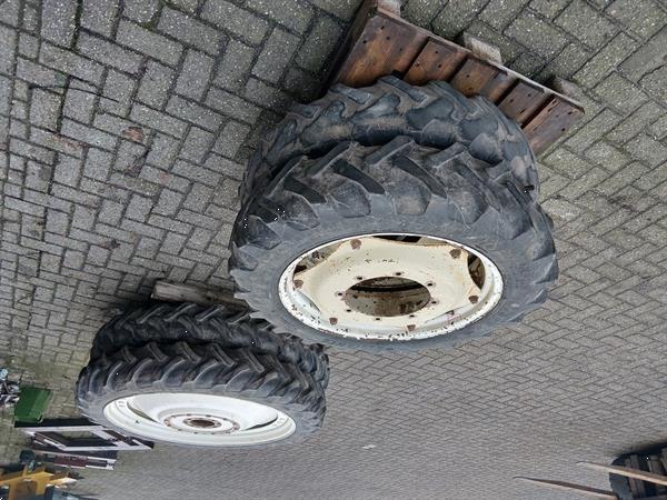 Grote foto cultuurwielen 230 95 r28 230 95 r44 fiat new holland tl t5000 agrarisch wielen