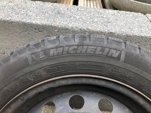 Grote foto 2x winterbanden op velg auto onderdelen banden en velgen