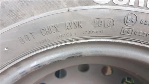 Grote foto winterbanden continental met velg 175 65 r 14 auto onderdelen banden en velgen