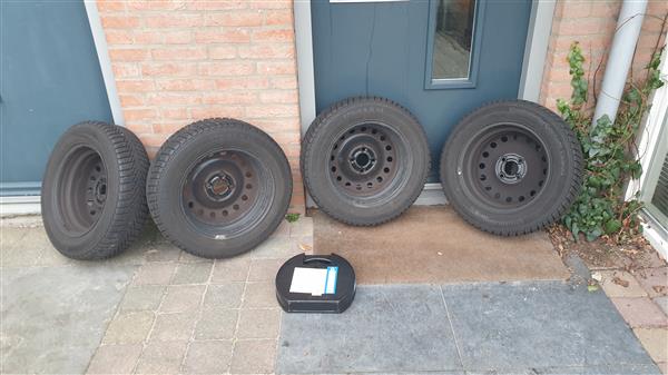 Grote foto winterbanden continental met velg 175 65 r 14 auto onderdelen banden en velgen