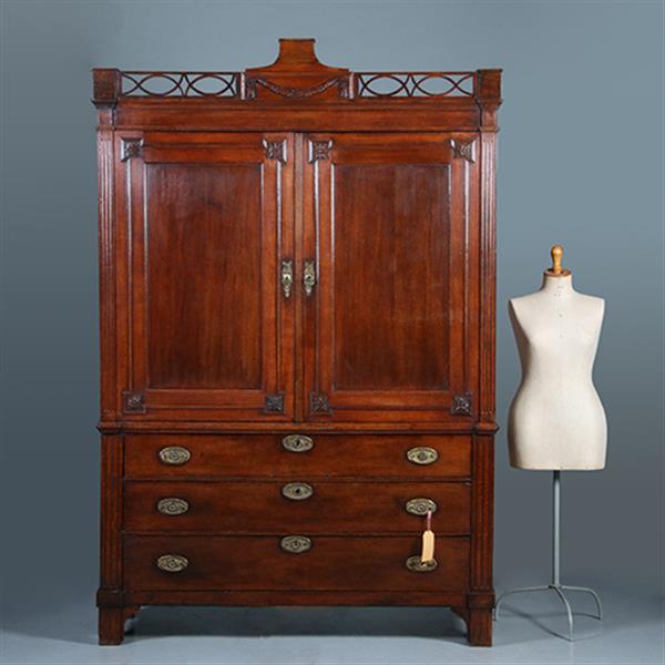 Grote foto hollands neoclassicistisch kabinet met afneembaar hekje in zeer fraaie patina ca 1800 no.892955 antiek en kunst stoelen en banken