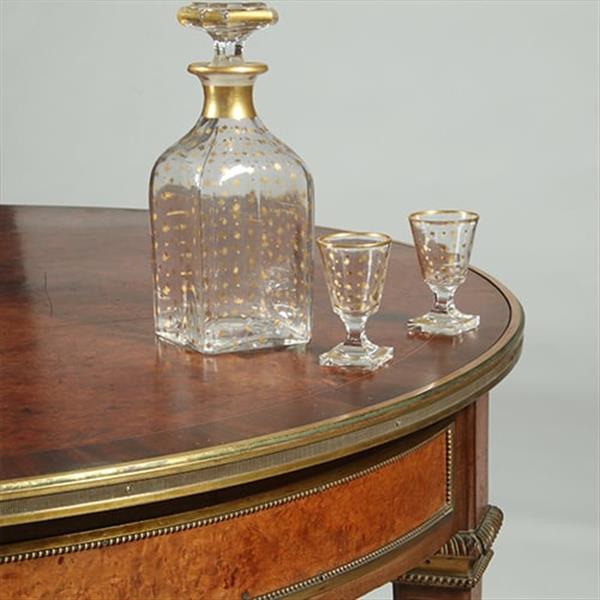 Grote foto amboina bouillotte tafel gesig. escalier de christal paris met twee laden verguld brons no.361895 antiek en kunst stoelen en banken