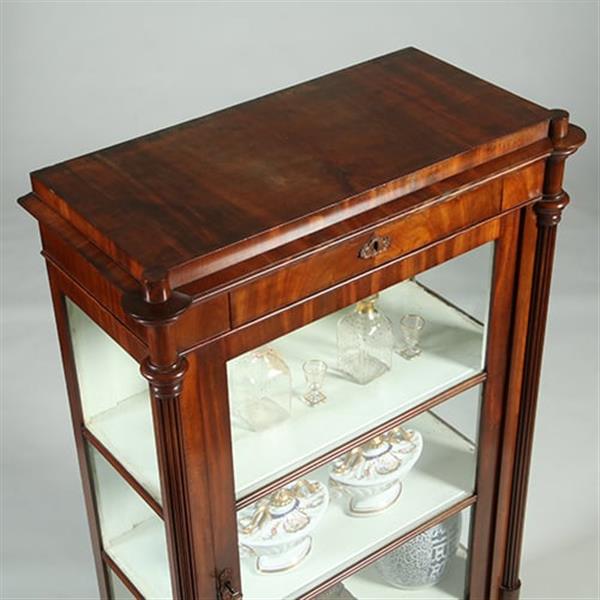 Grote foto hollandse biedermeier vitrinekast met lade en beschilderd interieur no.361810 antiek en kunst overige in antiek gebruiksvoorwerpen