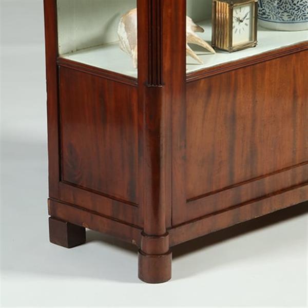 Grote foto hollandse biedermeier vitrinekast met lade en beschilderd interieur no.361810 antiek en kunst overige in antiek gebruiksvoorwerpen