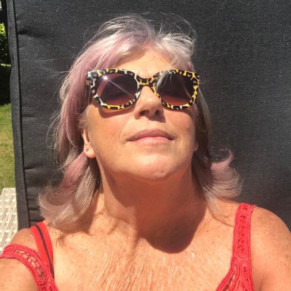 Grote foto weduwe zoekt de gezelligheid weer contacten en berichten vrouw zoekt man