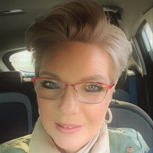 Grote foto kan jij mij een mooie toekomst en liefde bieden contacten en berichten vrouw zoekt man