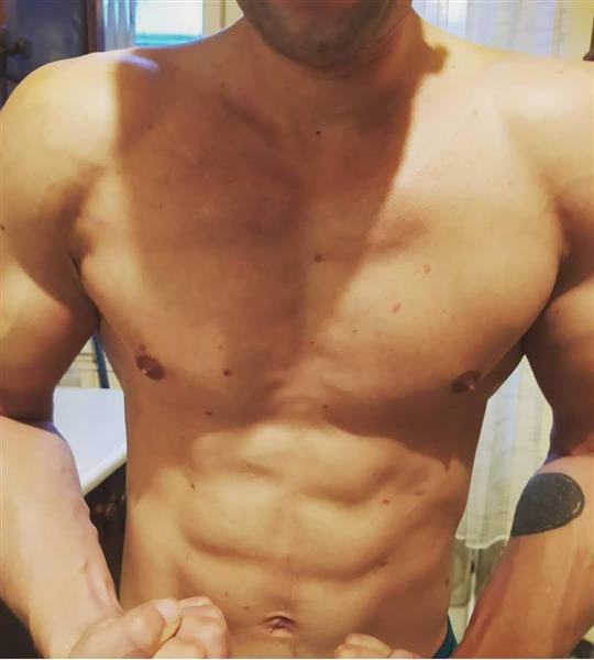 Grote foto hello. im looking for hot woman for regular sex erotiek man zoekt vrouwelijke sekspartner