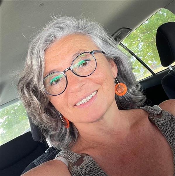 Grote foto beginnen wij met een leuke vriendschap contacten en berichten vrouw zoekt man