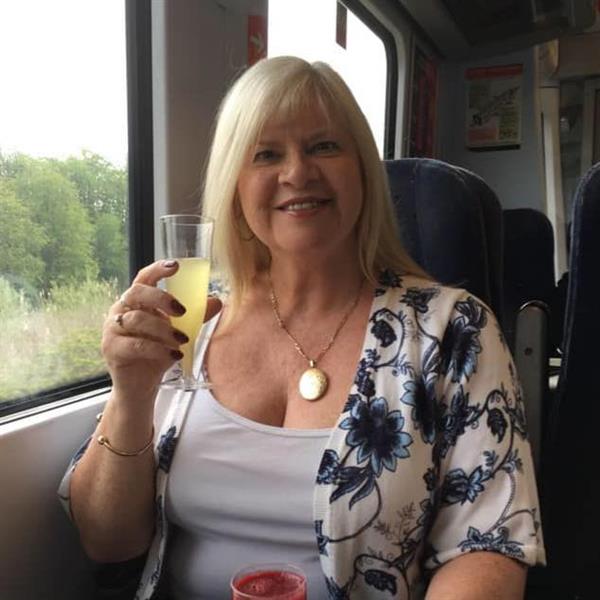 Grote foto sta jij hier voor open contacten en berichten vrouw zoekt man