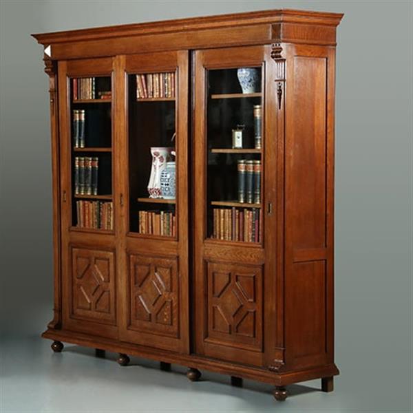 Grote foto boekenkast of bibliotheekkast met drie schuifdeuren en verstelbare planken no.362910 antiek en kunst stoelen en banken