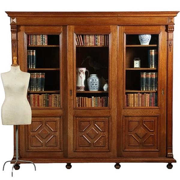 Grote foto boekenkast of bibliotheekkast met drie schuifdeuren en verstelbare planken no.362910 antiek en kunst stoelen en banken